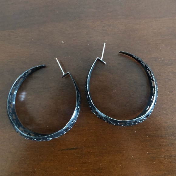 Black hoop earrings - Picture 1 of 2